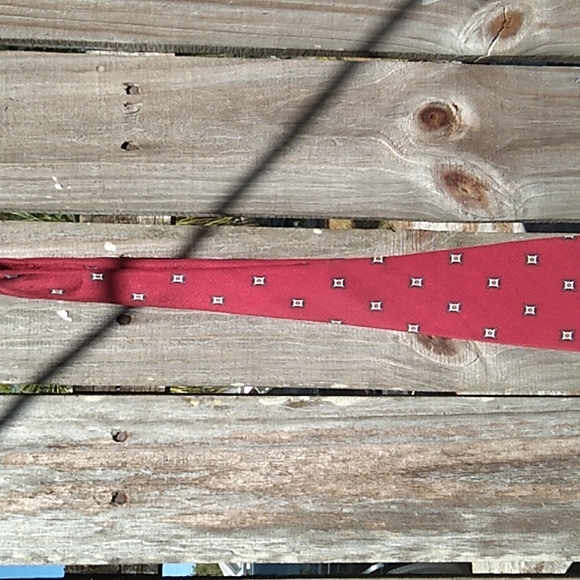 Vicky Davis Fish Tie - Picture 3 of 11